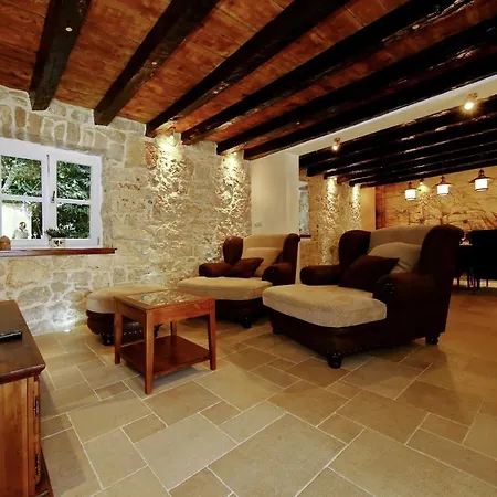 Villa Luxury With A Swimming Pool - 18575 *