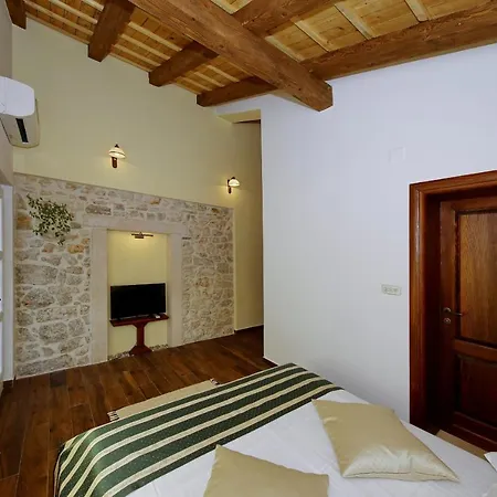 Villa Luxury With A Swimming Pool - 18575 Vir