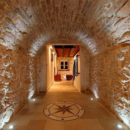 Luxury With A Swimming Pool - 18575 Vir