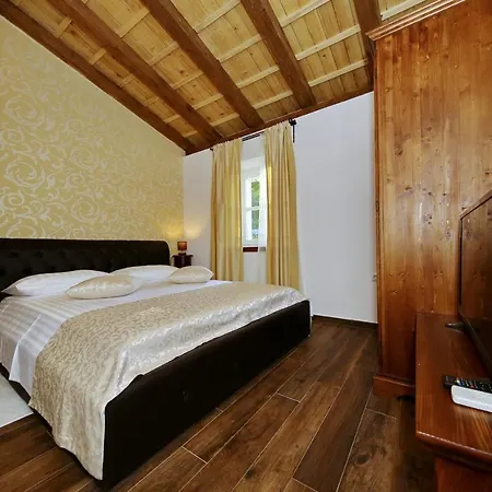 Villa Luxury With A Swimming Pool - 18575 Vir