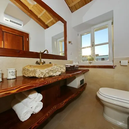 Luxury With A Swimming Pool - 18575 * 비르